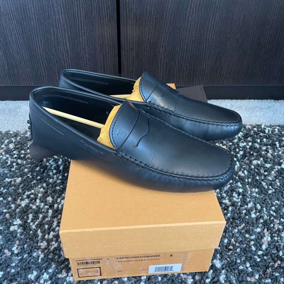Tods Gommini Drivers Tods 8 (US 9-9.5)- Retail $620 - Picture 3 of 8